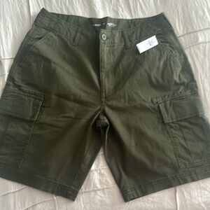 Men’s Old Navy Green Cargo Shorts Size 33